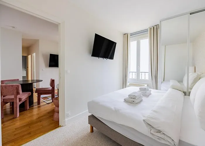 #4people#1bedroom#champselysees#ac Апартаменты *